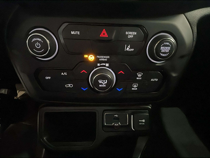 Jeep Renegade 1.0G Night Eagle II 4x2 88 kW (120 CV) Vehículo usado en Lleida Jeep Renegade 1.0G Night Eagle II 4x2 88 kW (120 CV) Vehículo usado en Lleida