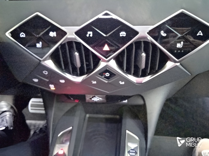 DS DS3 E-Tense Opera 115 kW (156 CV) Vehículo usado en Lleida DS DS3 E-Tense Opera 115 kW (156 CV) Vehículo usado en Lleida