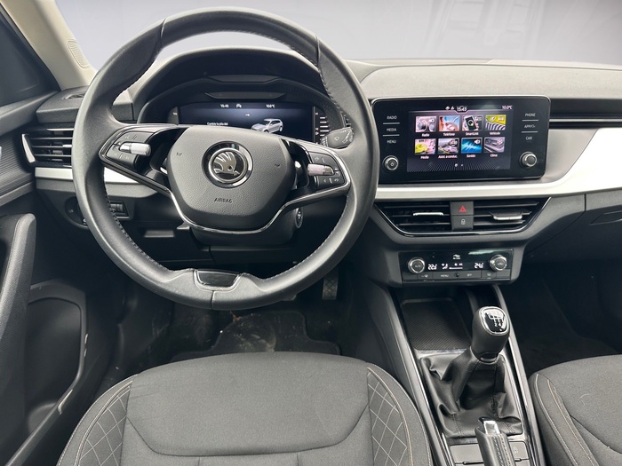 Skoda Kamiq 1.0 TSI Ambition 81 kW (110 CV) Vehículo usado en Madrid Skoda Kamiq 1.0 TSI Ambition 81 kW (110 CV) Vehículo usado en Madrid