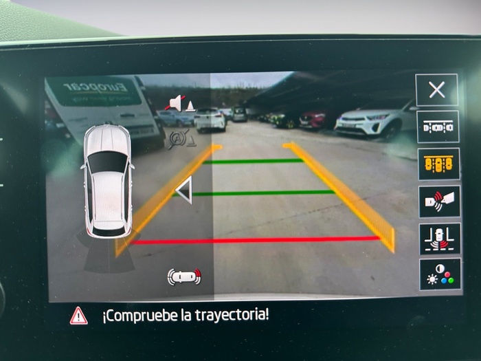 Skoda Kamiq 1.0 TSI Ambition 81 kW (110 CV) Vehículo usado en Madrid Skoda Kamiq 1.0 TSI Ambition 81 kW (110 CV) Vehículo usado en Madrid