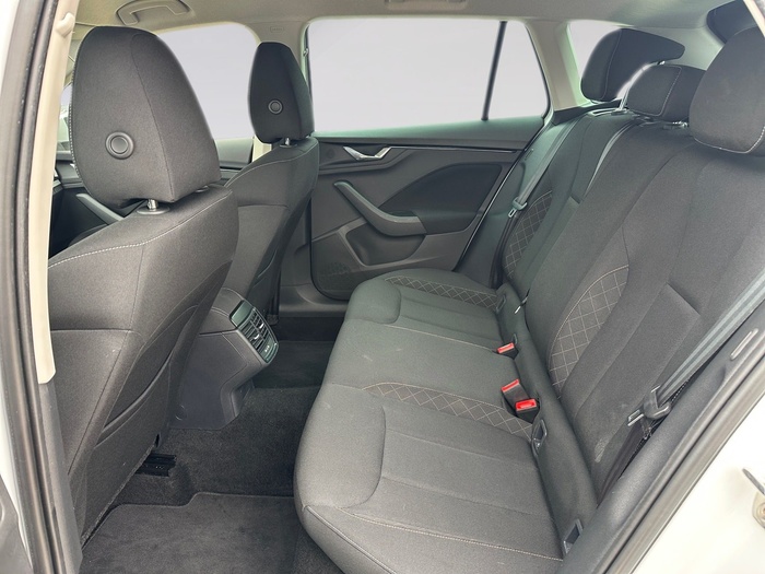 Skoda Kamiq 1.0 TSI Ambition 81 kW (110 CV) Vehículo usado en Madrid Skoda Kamiq 1.0 TSI Ambition 81 kW (110 CV) Vehículo usado en Madrid