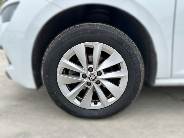 Skoda Kamiq 1.0 TSI Ambition 81 kW (110 CV) Vehículo usado en Madrid Skoda Kamiq 1.0 TSI Ambition 81 kW (110 CV) Vehículo usado en Madrid