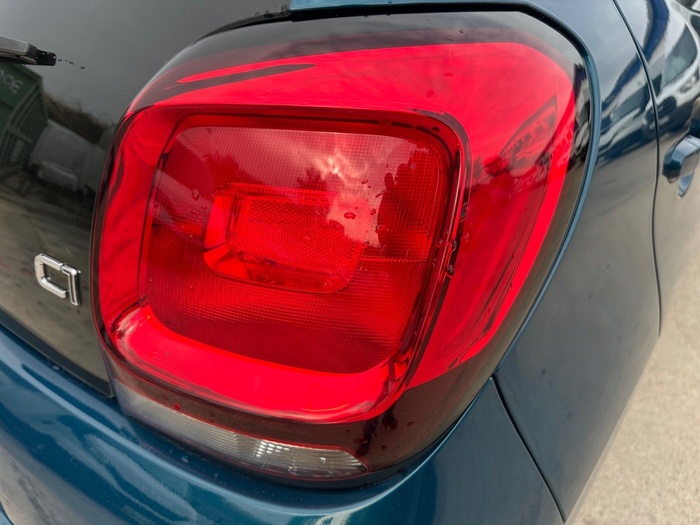 Citroen C1 VTi 72 S&S Feel 53 kW (72 CV) Vehículo usado en Madrid Citroen C1 VTi 72 S&S Feel 53 kW (72 CV) Vehículo usado en Madrid