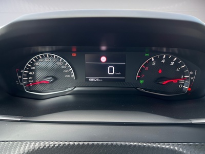 Peugeot 2008 PureTech 100 S&S Active 75 kW (100 CV) 10 Peugeot 2008 PureTech 100 S&S Active 75 kW (100 CV) 10