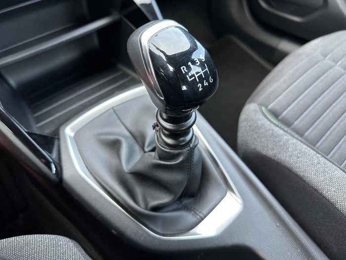 Peugeot 2008 PureTech 100 S&S Active 75 kW (100 CV) Vehículo usado en Madrid Peugeot 2008 PureTech 100 S&S Active 75 kW (100 CV) Vehículo usado en Madrid