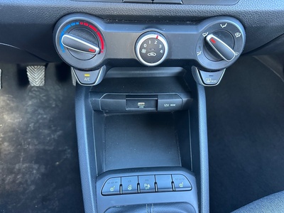 Kia Stonic 1.2 DPi Concept 62 kW (84 CV) 19 Kia Stonic 1.2 DPi Concept 62 kW (84 CV) 19