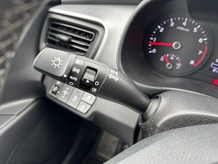 Kia Stonic 1.2 DPi Drive 62 kW (84 CV) Vehículo usado en Madrid Kia Stonic 1.2 DPi Drive 62 kW (84 CV) Vehículo usado en Madrid