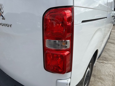 Peugeot Expert Furgon BlueHDi 120 S&S Pro Standard 88 kW (120 CV) 17 Peugeot Expert Furgon BlueHDi 120 S&S Pro Standard 88 kW (120 CV) 17