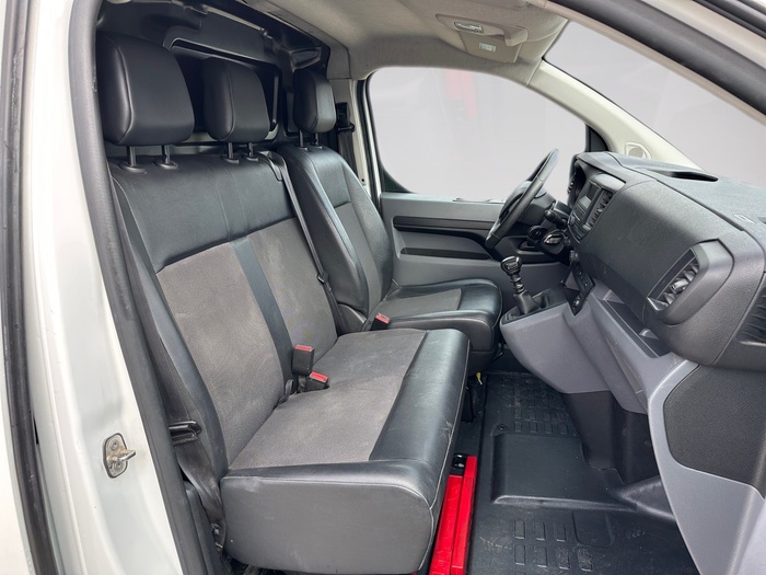 Peugeot Expert Furgon BlueHDi 120 S&S Pro Standard 88 kW (120 CV) Vehículo usado en Madrid Peugeot Expert Furgon BlueHDi 120 S&S Pro Standard 88 kW (120 CV) Vehículo usado en Madrid