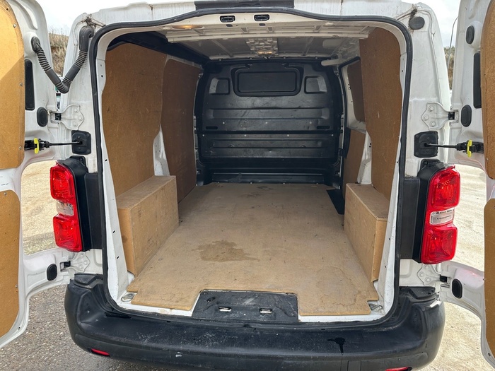 Peugeot Expert Furgon BlueHDi 120 S&S Pro Standard 88 kW (120 CV) Vehículo usado en Madrid Peugeot Expert Furgon BlueHDi 120 S&S Pro Standard 88 kW (120 CV) Vehículo usado en Madrid