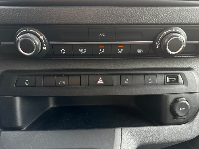 Peugeot Expert Furgon BlueHDi 120 S&S Pro Standard 88 kW (120 CV) Vehículo usado en Madrid Peugeot Expert Furgon BlueHDi 120 S&S Pro Standard 88 kW (120 CV) Vehículo usado en Madrid