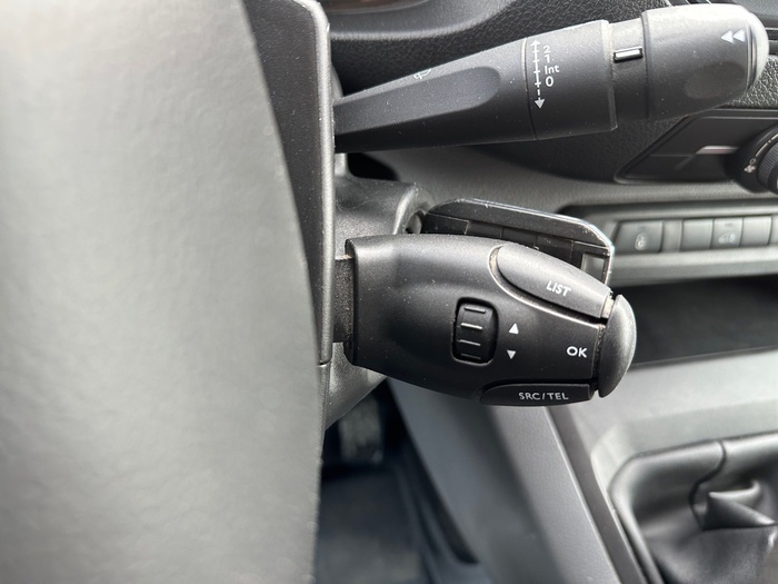 Peugeot Expert Furgon BlueHDi 120 S&S Pro Standard 88 kW (120 CV) Vehículo usado en Madrid Peugeot Expert Furgon BlueHDi 120 S&S Pro Standard 88 kW (120 CV) Vehículo usado en Madrid