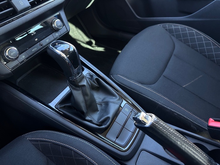 Skoda Kamiq 1.0 TSI Emotion DSG 81 kW (110 CV) Vehículo usado en Madrid Skoda Kamiq 1.0 TSI Emotion DSG 81 kW (110 CV) Vehículo usado en Madrid