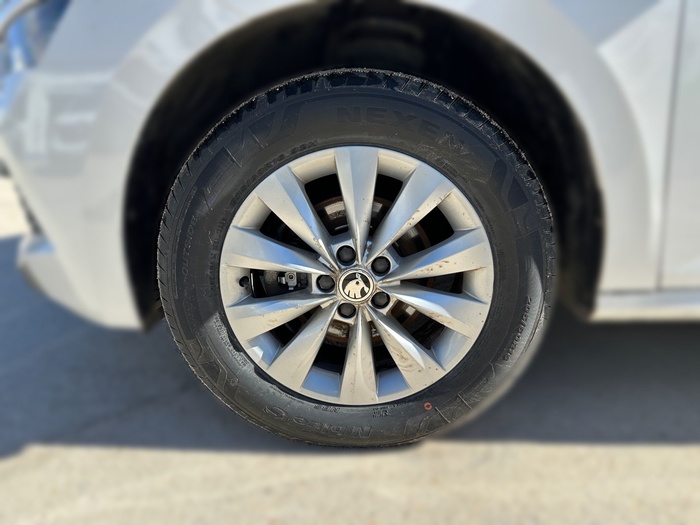 Skoda Kamiq 1.0 TSI Emotion DSG 81 kW (110 CV) Vehículo usado en Madrid Skoda Kamiq 1.0 TSI Emotion DSG 81 kW (110 CV) Vehículo usado en Madrid