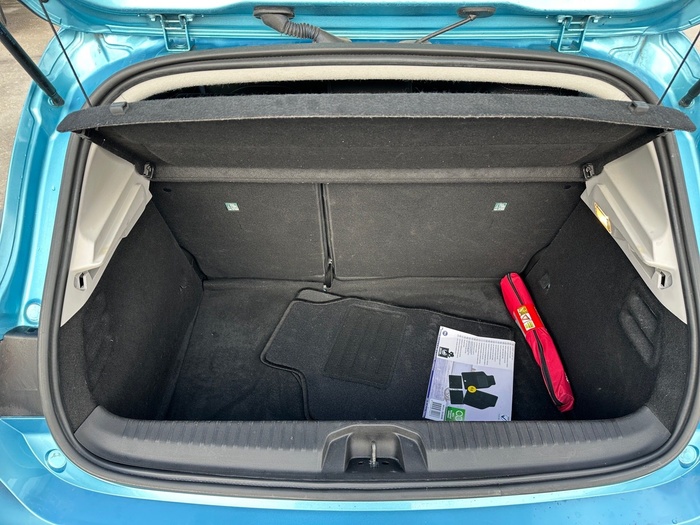 Renault Clio Business TCe 66 kW (90 CV) Vehículo usado en Madrid Renault Clio Business TCe 66 kW (90 CV) Vehículo usado en Madrid