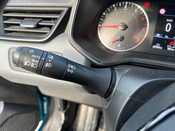 Renault Clio Business TCe 66 kW (90 CV) Vehículo usado en Madrid Renault Clio Business TCe 66 kW (90 CV) Vehículo usado en Madrid