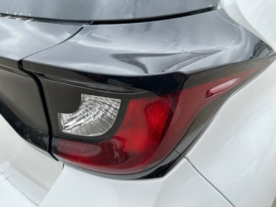 Toyota Yaris 1.0 53 kW (72 CV) 17 Toyota Yaris 1.0 53 kW (72 CV) 17