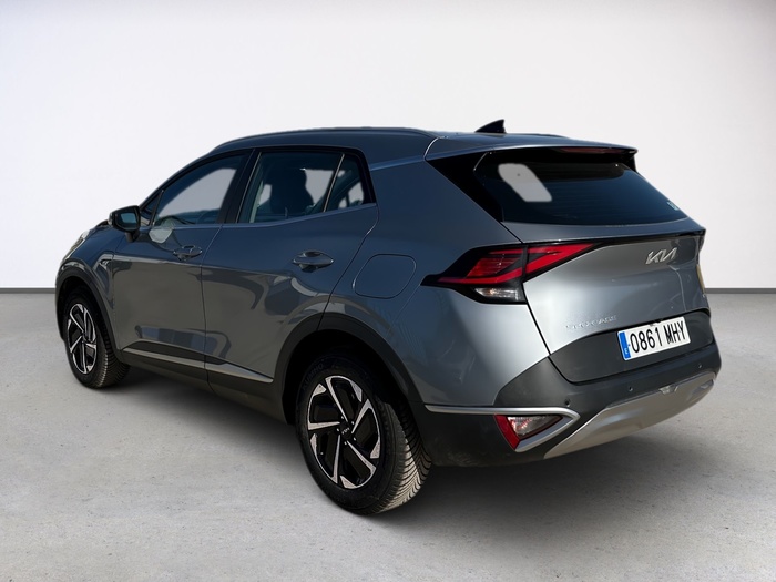 Kia Sportage 1.6 T-GDi HEV Drive 4x2 169 kW (230 CV) Vehículo usado en Madrid Kia Sportage 1.6 T-GDi HEV Drive 4x2 169 kW (230 CV) Vehículo usado en Madrid