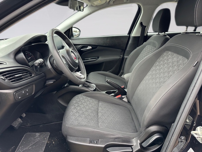 Fiat Tipo 1.5 Hybrid City Cross DCT 96 kW (130 CV) Vehículo usado en Madrid Fiat Tipo 1.5 Hybrid City Cross DCT 96 kW (130 CV) Vehículo usado en Madrid