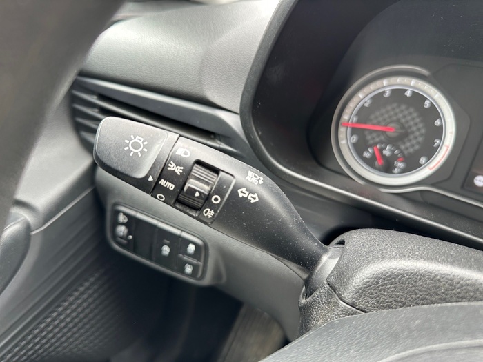 Hyundai i20 1.2 MPI SLE 63 kW (85 CV) Vehículo usado en Madrid Hyundai i20 1.2 MPI SLE 63 kW (85 CV) Vehículo usado en Madrid