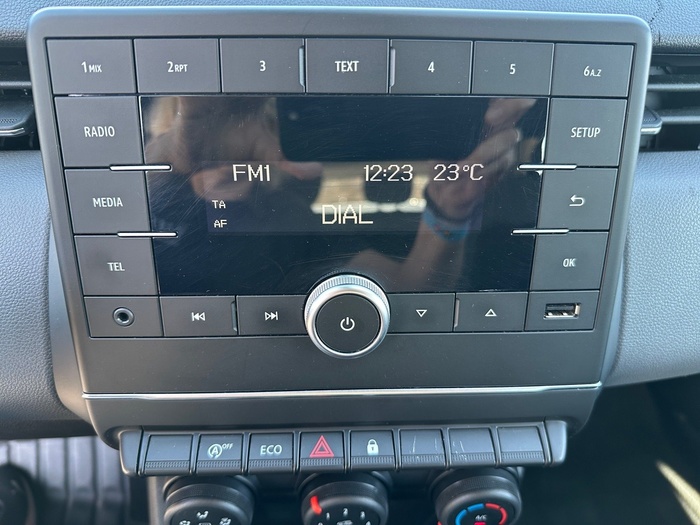 Renault Clio Business TCe 66 kW (90 CV) Vehículo usado en Madrid Renault Clio Business TCe 66 kW (90 CV) Vehículo usado en Madrid