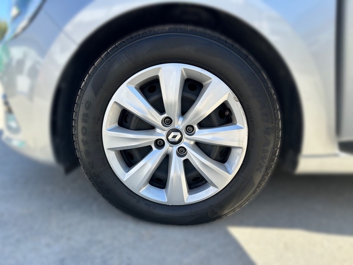 Renault Clio Business TCe 66 kW (90 CV) Vehículo usado en Madrid Renault Clio Business TCe 66 kW (90 CV) Vehículo usado en Madrid