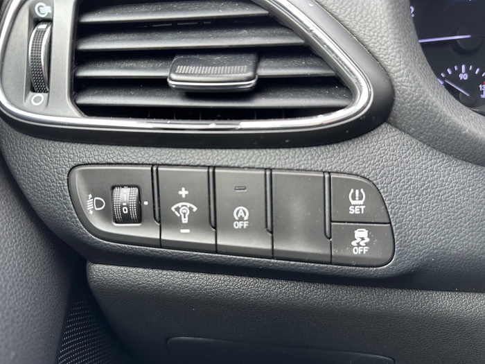 Hyundai i30 1.5 DPI Essence 81 kW (110 CV) Vehículo usado en Madrid Hyundai i30 1.5 DPI Essence 81 kW (110 CV) Vehículo usado en Madrid