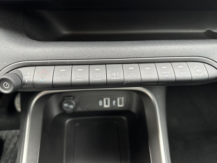 Jeep Avenger 1.2 G Altitude 74 kW (100 CV) Vehículo usado en Madrid Jeep Avenger 1.2 G Altitude 74 kW (100 CV) Vehículo usado en Madrid