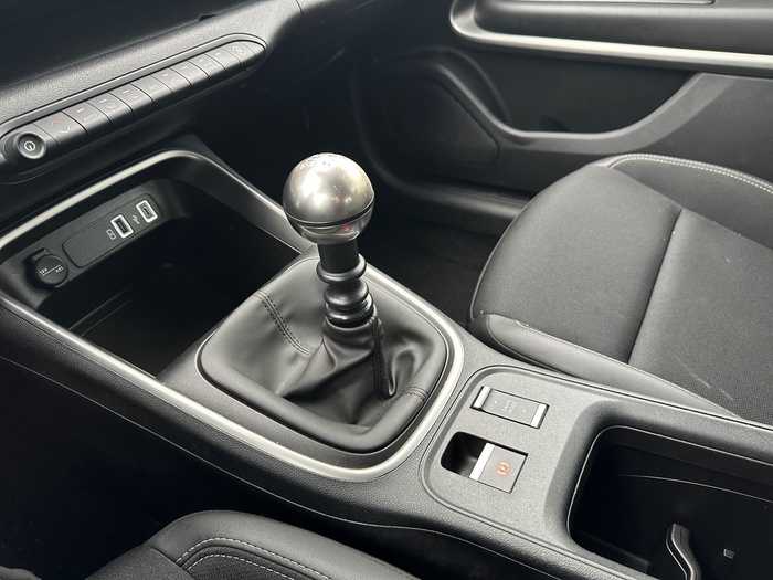 Jeep Avenger 1.2 G Avenger 74 kW (100 CV) Vehículo usado en Madrid Jeep Avenger 1.2 G Avenger 74 kW (100 CV) Vehículo usado en Madrid