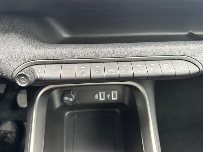 Jeep Avenger 1.2 G Avenger 74 kW (100 CV) Vehículo usado en Madrid Jeep Avenger 1.2 G Avenger 74 kW (100 CV) Vehículo usado en Madrid