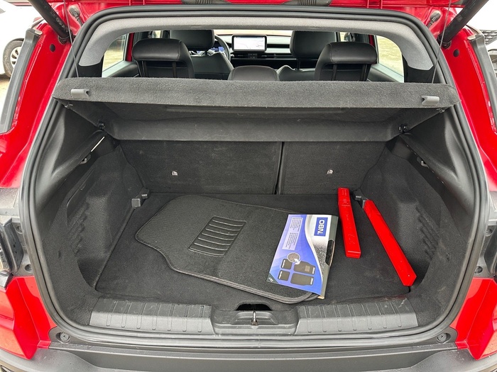 Jeep Avenger 1.2 G Avenger 74 kW (100 CV) Vehículo usado en Madrid Jeep Avenger 1.2 G Avenger 74 kW (100 CV) Vehículo usado en Madrid