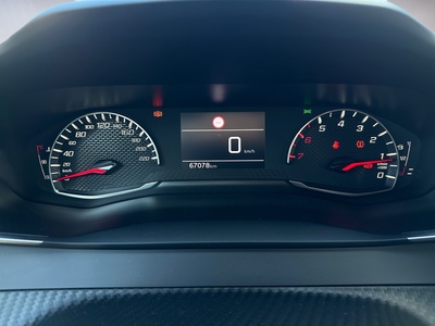 Peugeot 2008 PureTech 100 S&S Active 75 kW (100 CV) 10 Peugeot 2008 PureTech 100 S&S Active 75 kW (100 CV) 10