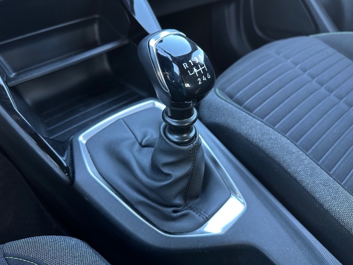 Peugeot 2008 PureTech 100 S&S Active 75 kW (100 CV) Vehículo usado en Madrid Peugeot 2008 PureTech 100 S&S Active 75 kW (100 CV) Vehículo usado en Madrid