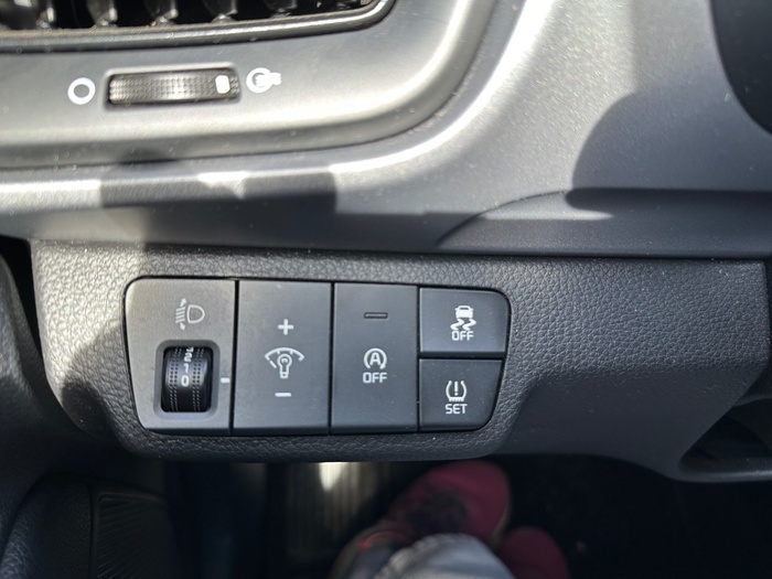 Kia Stonic 1.2 DPi Concept 62 kW (84 CV) Vehículo usado en Madrid Kia Stonic 1.2 DPi Concept 62 kW (84 CV) Vehículo usado en Madrid