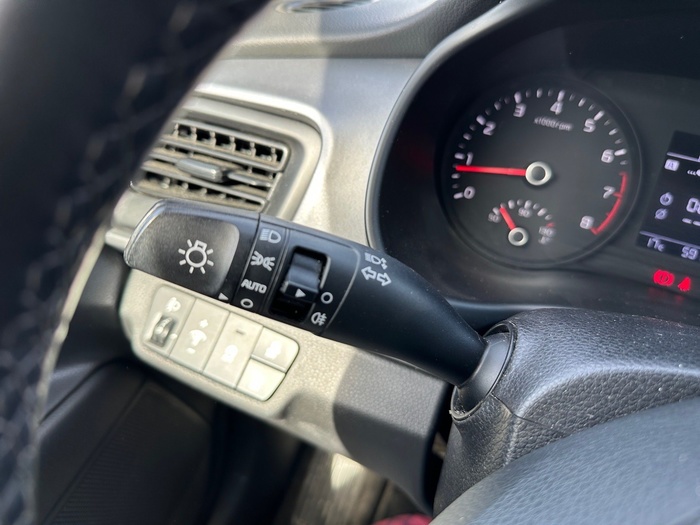 Kia Stonic 1.2 DPi Concept 62 kW (84 CV) Vehículo usado en Madrid Kia Stonic 1.2 DPi Concept 62 kW (84 CV) Vehículo usado en Madrid