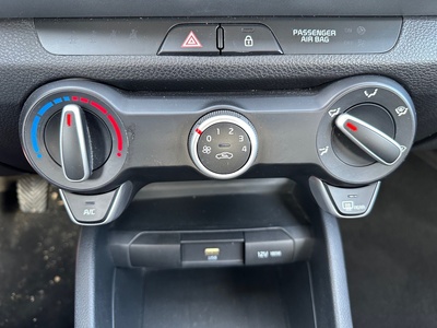 Kia Stonic 1.2 DPi Concept 62 kW (84 CV) 18 Kia Stonic 1.2 DPi Concept 62 kW (84 CV) 18