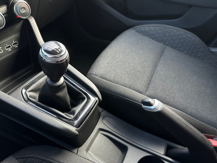 Renault Clio Equilibre TCe 66 kW (90 CV) Vehículo usado en Madrid Renault Clio Equilibre TCe 66 kW (90 CV) Vehículo usado en Madrid