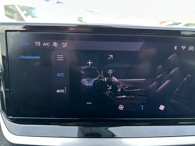 Peugeot 2008 PureTech 100 S&S Active 75 kW (100 CV) 18 Peugeot 2008 PureTech 100 S&S Active 75 kW (100 CV) 18