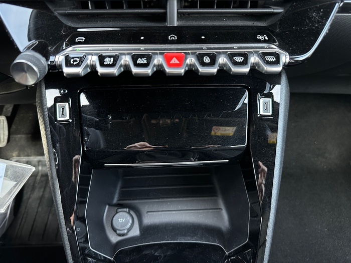 Peugeot 2008 PureTech 100 S&S Active 75 kW (100 CV) Vehículo usado en Madrid Peugeot 2008 PureTech 100 S&S Active 75 kW (100 CV) Vehículo usado en Madrid