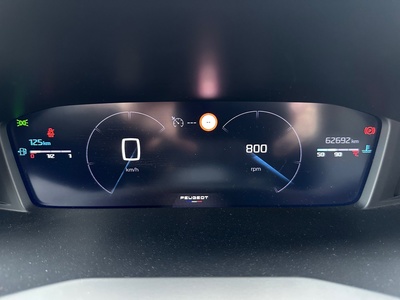 Peugeot 2008 PureTech 100 S&S Active 75 kW (100 CV) 10 Peugeot 2008 PureTech 100 S&S Active 75 kW (100 CV) 10