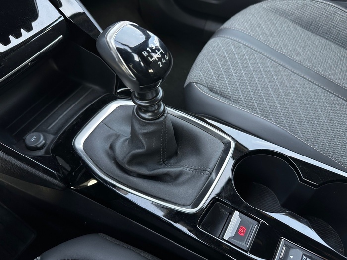 Peugeot 2008 PureTech 100 S&S Active 75 kW (100 CV) Vehículo usado en Madrid Peugeot 2008 PureTech 100 S&S Active 75 kW (100 CV) Vehículo usado en Madrid