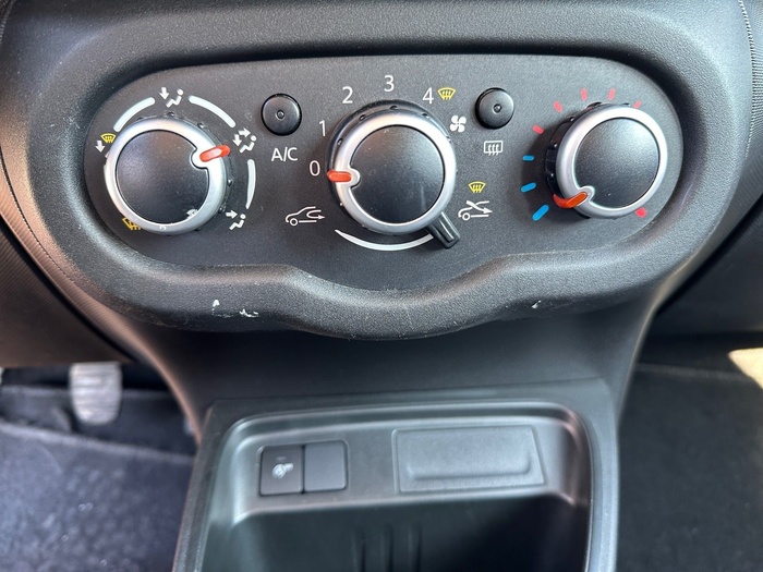 Renault Twingo 1.0 48 kW (65 CV) Vehículo usado en Madrid Renault Twingo 1.0 48 kW (65 CV) Vehículo usado en Madrid