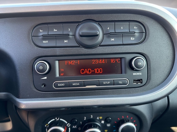 Renault Twingo 1.0 48 kW (65 CV) Vehículo usado en Madrid Renault Twingo 1.0 48 kW (65 CV) Vehículo usado en Madrid