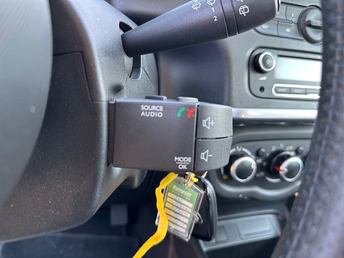 Renault Twingo 1.0 48 kW (65 CV) Vehículo usado en Madrid Renault Twingo 1.0 48 kW (65 CV) Vehículo usado en Madrid