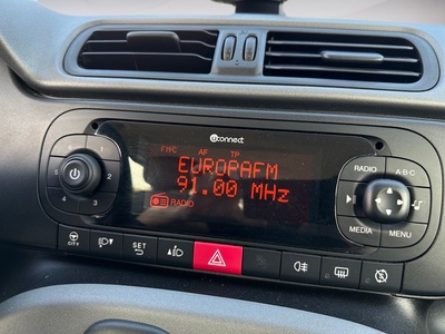 Fiat Panda 1.0 Hybrid GSE City Life 51 kW (70 CV) 15 Fiat Panda 1.0 Hybrid GSE City Life 51 kW (70 CV) 15