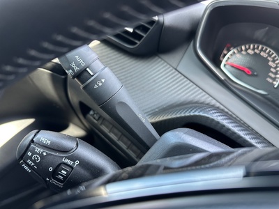 Peugeot 2008 PureTech 100 S&S Active 75 kW (100 CV) 20 Peugeot 2008 PureTech 100 S&S Active 75 kW (100 CV) 20