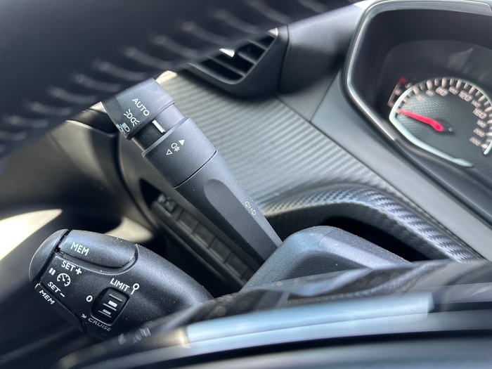 Peugeot 2008 PureTech 100 S&S Active 75 kW (100 CV) Vehículo usado en Madrid Peugeot 2008 PureTech 100 S&S Active 75 kW (100 CV) Vehículo usado en Madrid