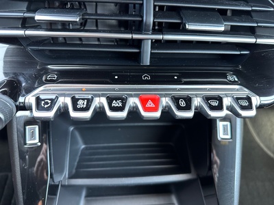 Peugeot 2008 PureTech 100 S&S Active 75 kW (100 CV) 19 Peugeot 2008 PureTech 100 S&S Active 75 kW (100 CV) 19