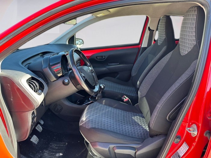 Peugeot 108 1.0 VTi Active 53 kW (72 CV) Vehículo usado en Madrid Peugeot 108 1.0 VTi Active 53 kW (72 CV) Vehículo usado en Madrid