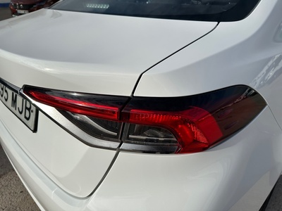 Toyota Corolla 1.5 Sedan 92 kW (125 CV) 17 Toyota Corolla 1.5 Sedan 92 kW (125 CV) 17